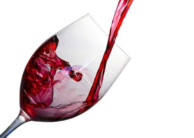 cómo decantar un vino y por qué hacerlo
